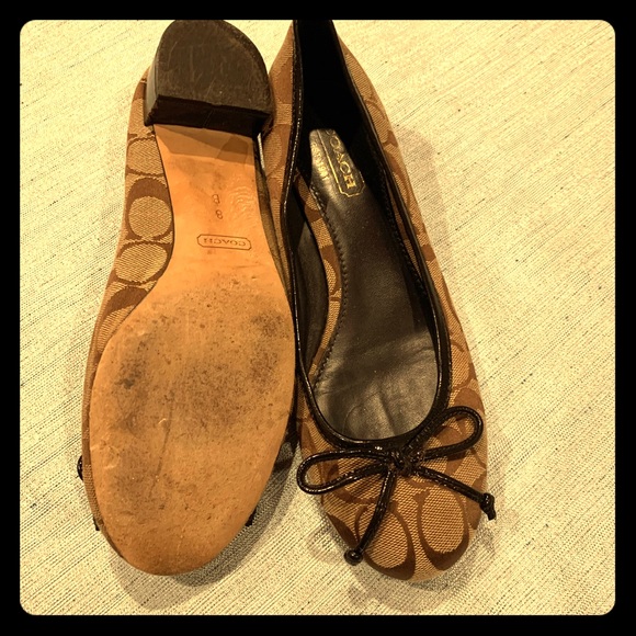 Adorable Jacquard Coach heels! - Picture 3 of 3